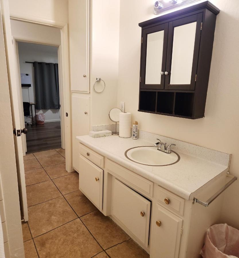 Centrally Located, 4X Queen, 300 Mbps Internet With Backyard! 赫米特 外观 照片