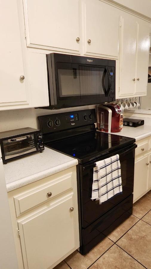 Centrally Located, 4X Queen, 300 Mbps Internet With Backyard! 赫米特 外观 照片