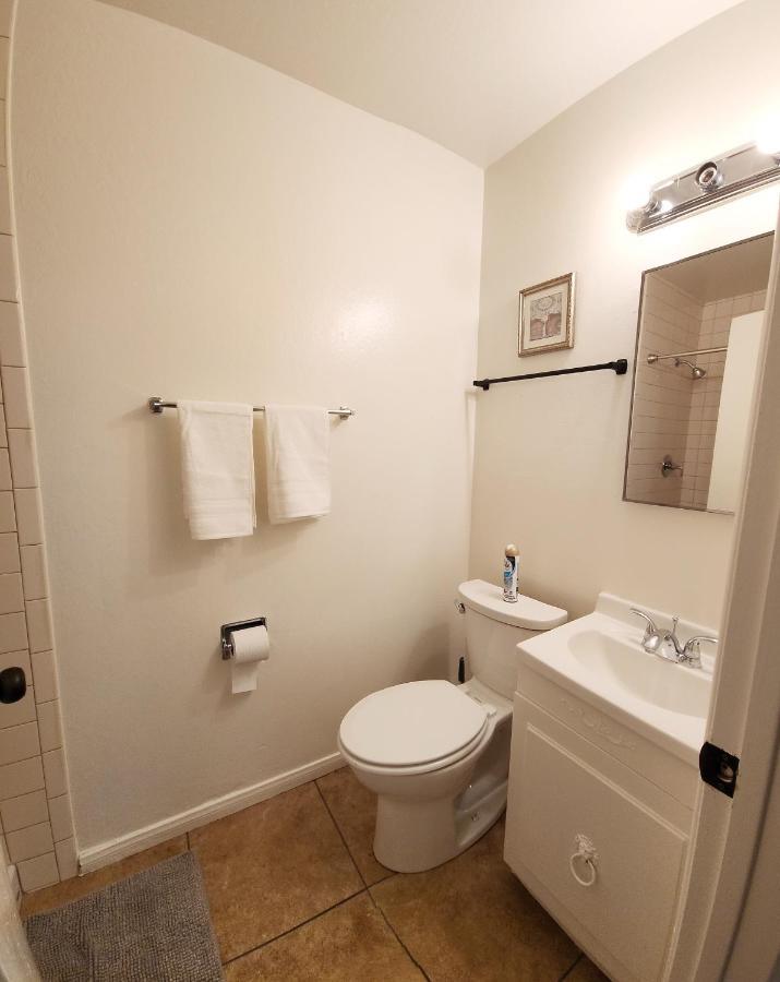 Centrally Located, 4X Queen, 300 Mbps Internet With Backyard! 赫米特 外观 照片
